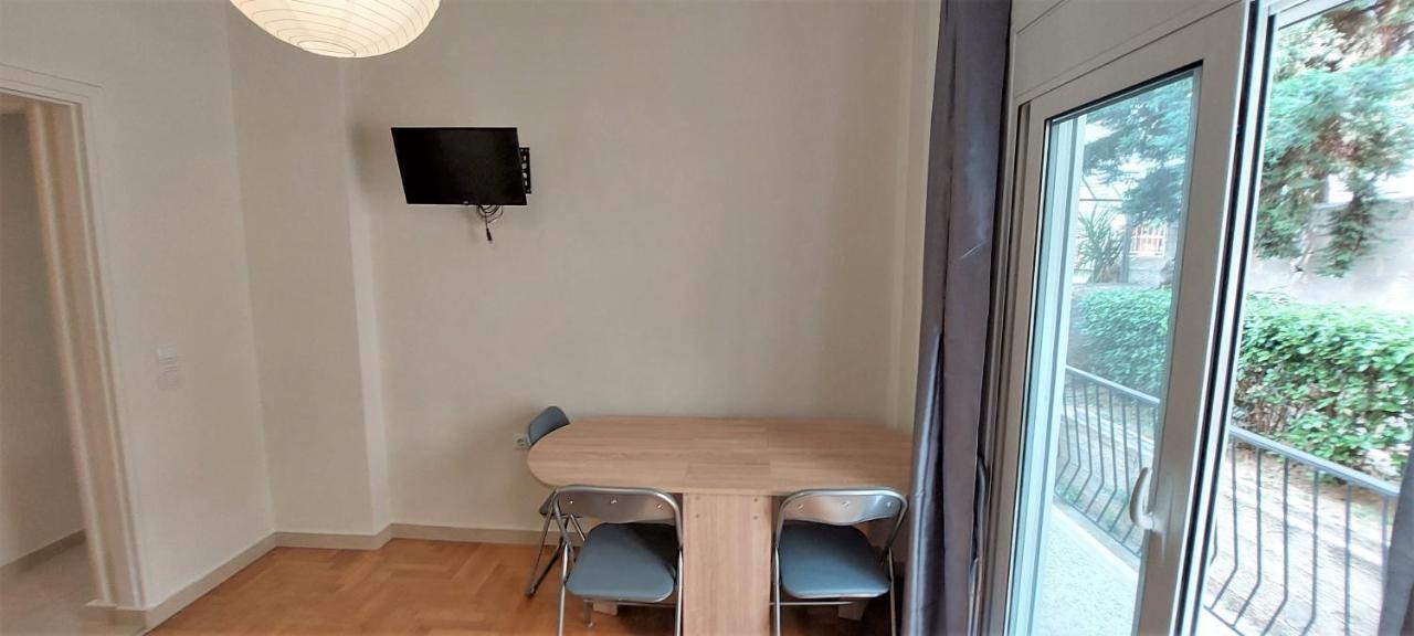 Cozy Apartment In Nea Smyrni Atenas Exterior foto